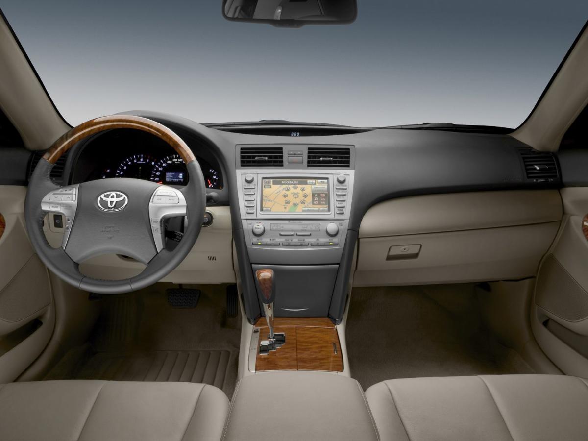 Toyota Camry technical specifications and fuel economy